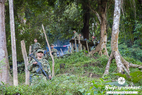 Impossible d'aller plus loin dans la jungle, l'armée surveille