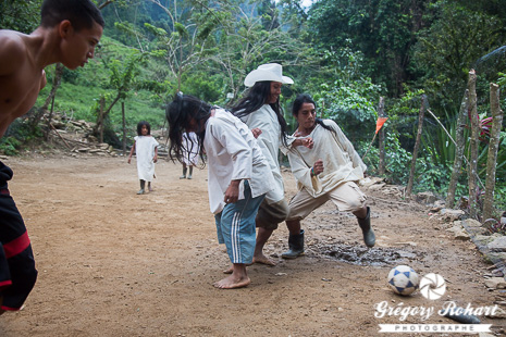 Partie de foot avec les autochtones Wiwa