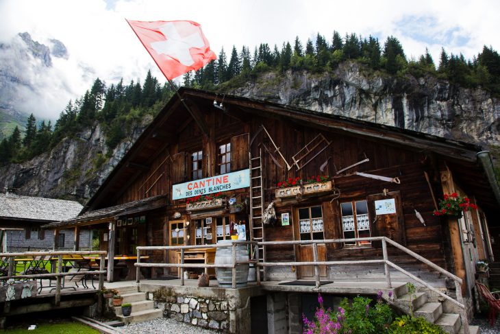 Cantine des Dents Blanches, Tour des Dents du Midi