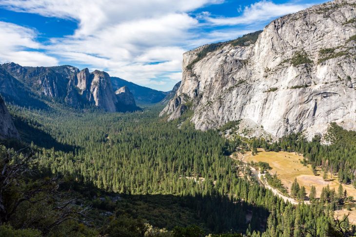 Panorama sur la vallée de Yosemite