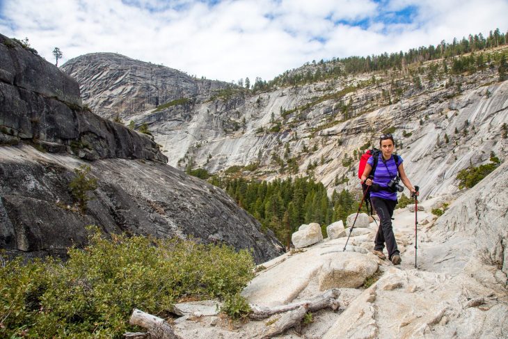 Remontée de la vallée en suivant le cours de la Merced river