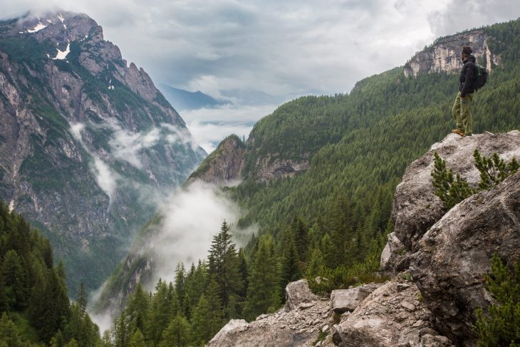 Les nuages montent sur nous, Dolomites