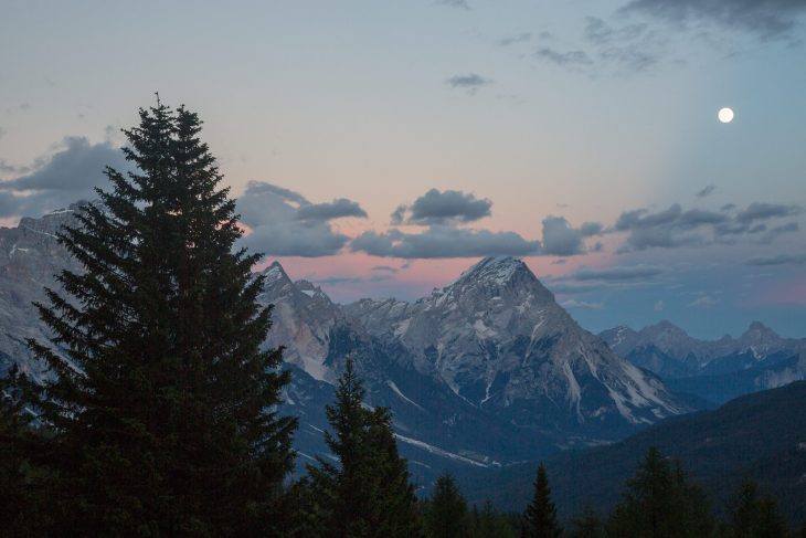 Antelao, le roi des Dolomites, face au lever de lune