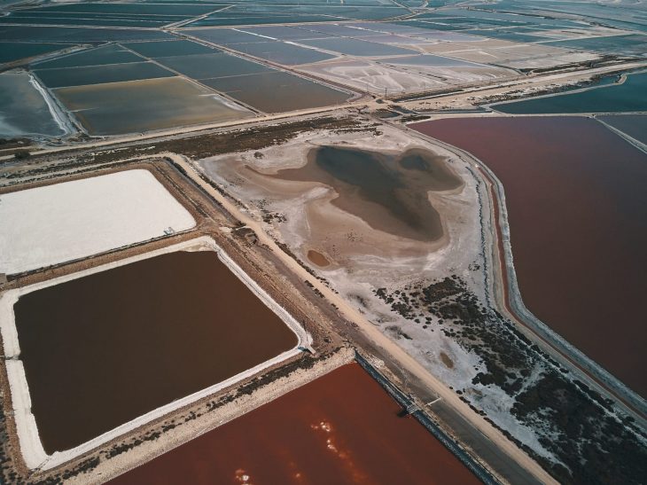 marais salants camargue vue du ciel