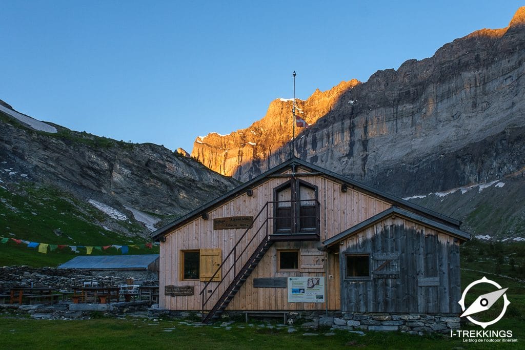 Lever de soleil sur les rochers des Fiz