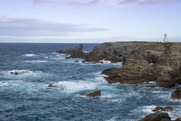 Phare des Poulains sur le Tour de Belle-Ile en mer