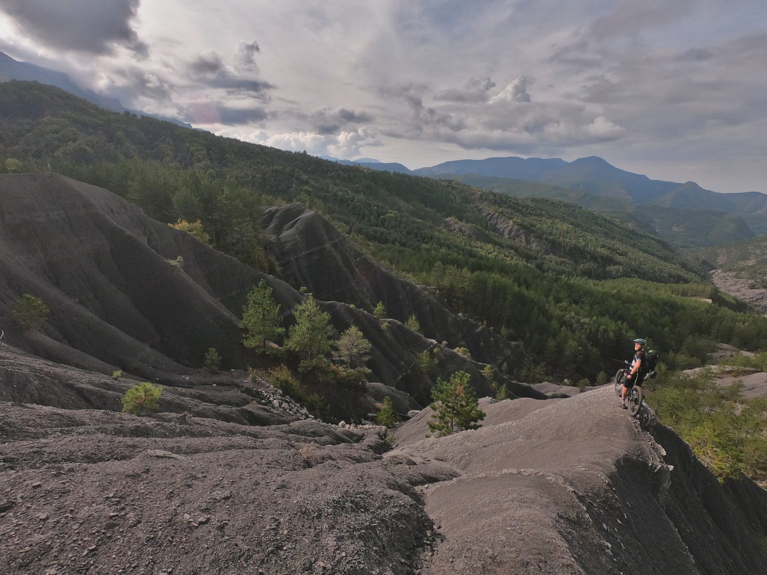 VTT autour de Digne-les-Bains entre Terres Noires et Terres Grises