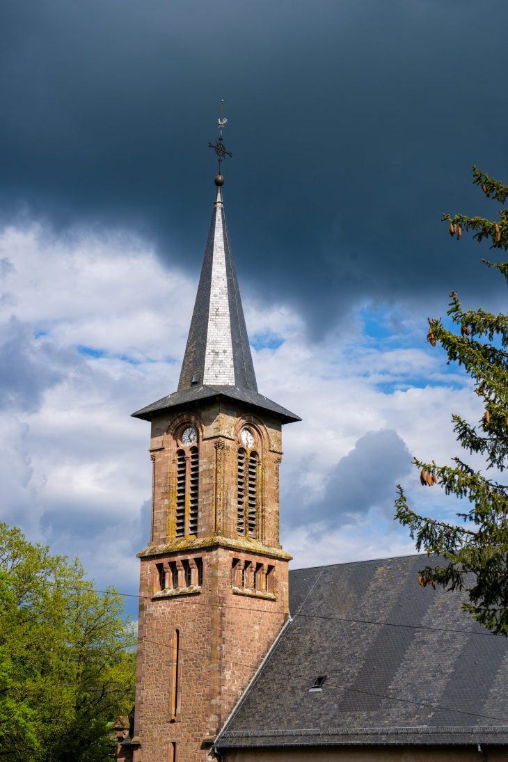 Eglise de Launois, GR® de Pays de la Déodatie (boucle Nord)