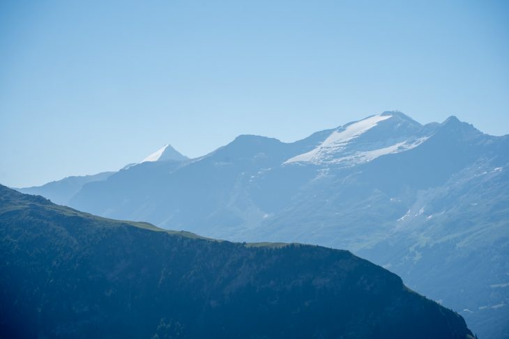 Tour des glaciers de la Vanoise en bivouac : Vue sur la Pointe de Charbonnel