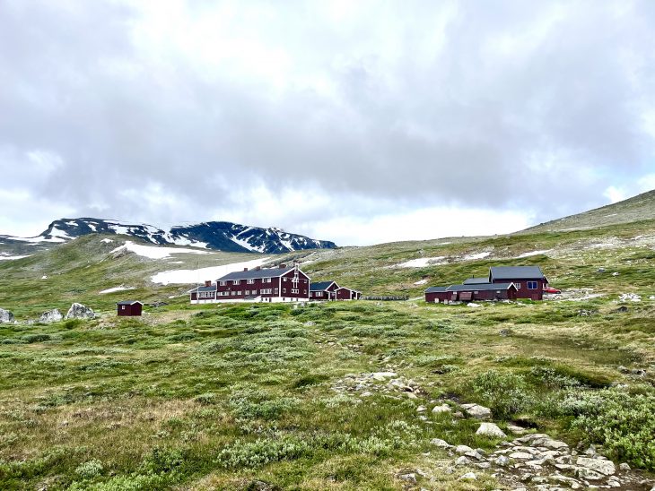 Glitterheim DNT, Traversée du Jotunheimen à pied