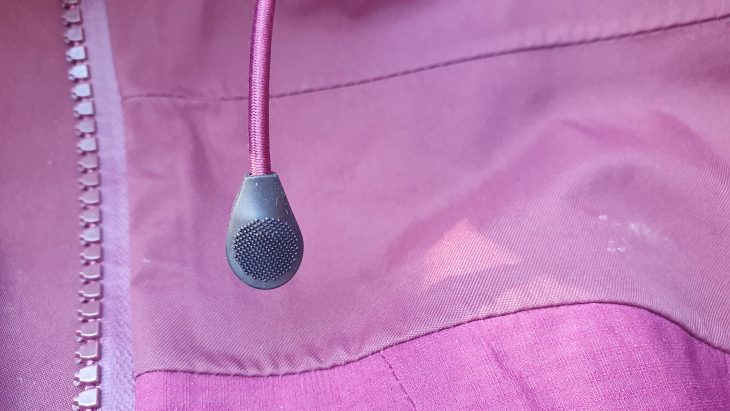 Accessoires détails veste de pluie, Test Veste Imperméable Forclaz MT500 pour femme