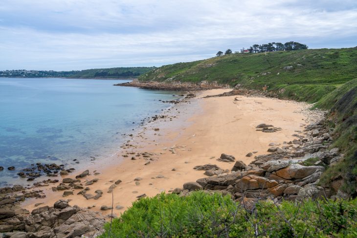 Plage Mez an Aod, Tour de la Côte de Granit Rose