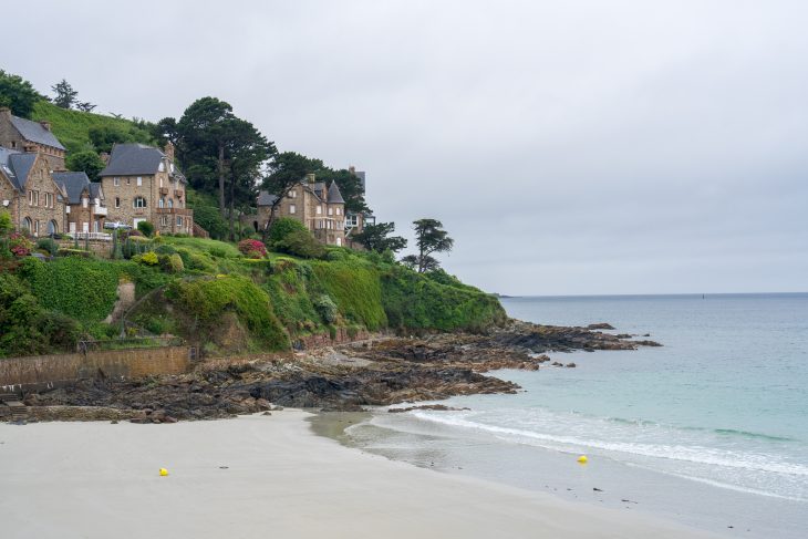 Plage de Trestrignel, Tour de la Côte de Granit Rose