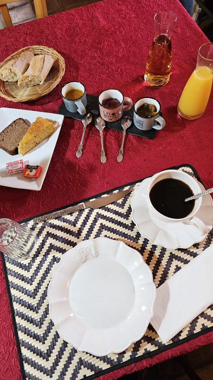 Petit déjeuner maison à Huriel, Sentier des Maîtres Sonneurs