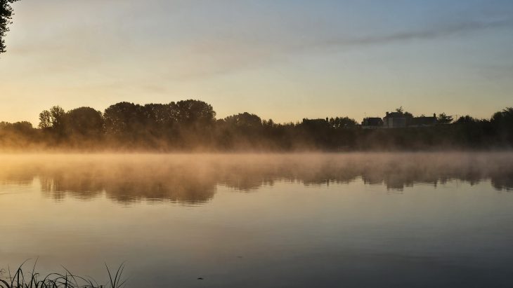 Vagabondage en canoë au fil de la Loire, lever de soleil